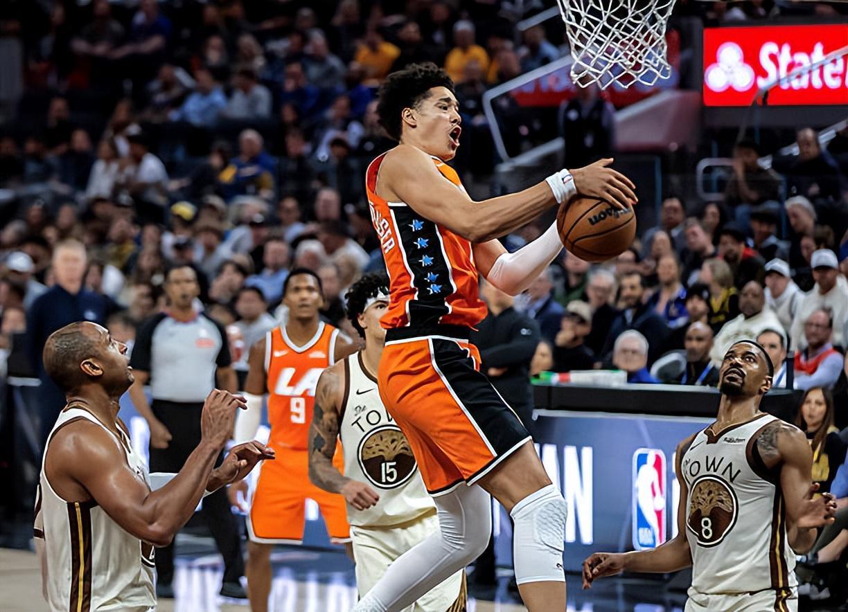 开云-面对勇士打出了统治级的表现！快船应该让内线新秀进入先发阵容？